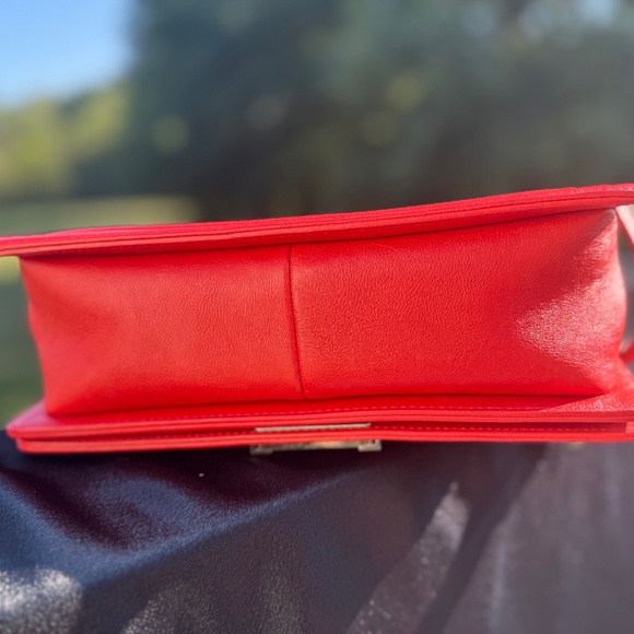 Fiery Red Caviar Leather with Ruthenium Hardware- Chanel Medium Boy Bag - Picture 4 of 10